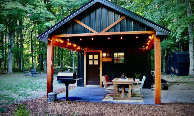 Thompsonville Cabin | Gorgeous, Vintage, Crystal Mt Tiny Home