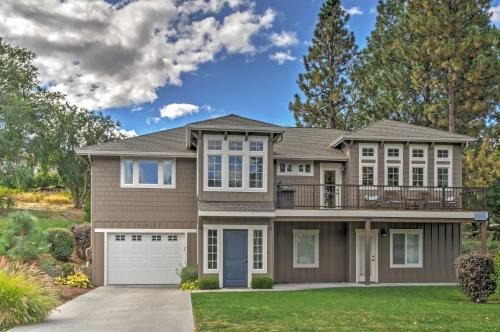 Wapato Point House | Gorgeous Wapato Point Lakehouse with Private Hot Tub