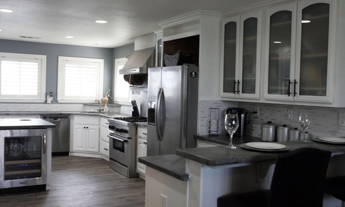 Discovery Bay House | Gorgeous Waterfront Home with Hot Tub