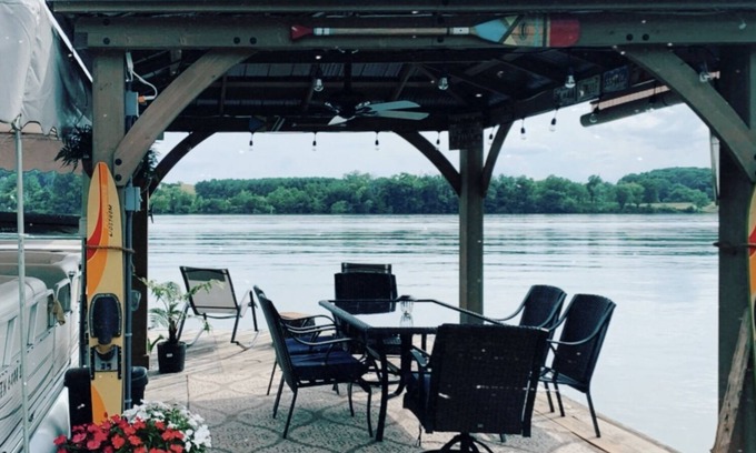 Loudon Apartment | Gorgeous Waterfront -Non Smoking -Private Basement Suite