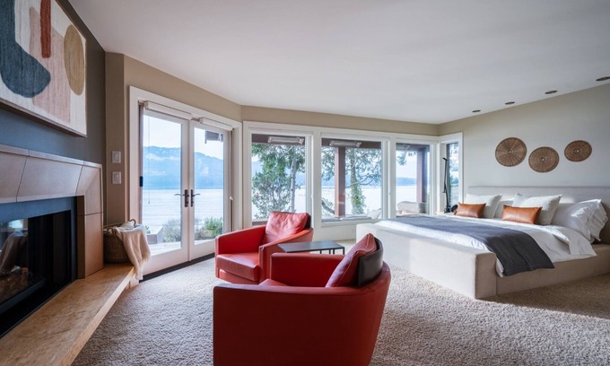 Central Saanich Villa | Gorgeous waterfront paradise