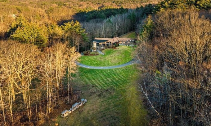 Williamstown House | Gorgeous Williamstown Estate 6BD/5BA