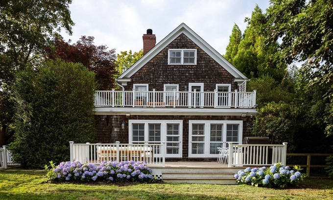 Village of Southampton House | Gorgeously Renovated SH Village 5 bd w/Large Pool