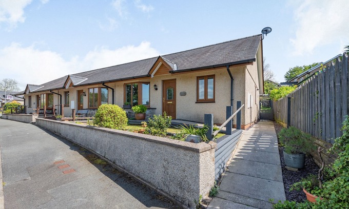 Ffestiniog Cottage | GORWEL, pet friendly, with a garden in Llan Ffestiniog