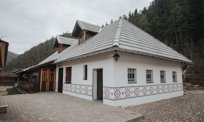 Centrul Nou Hotel | Gospodaria Lui Nea Ion