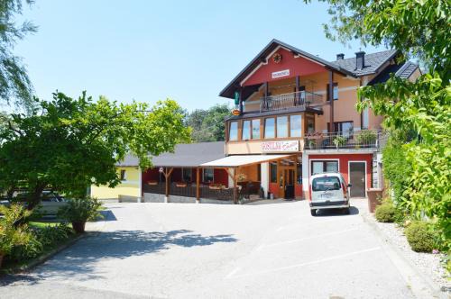Slovenska Bistrica House | Gostilna s prenocisci Danica