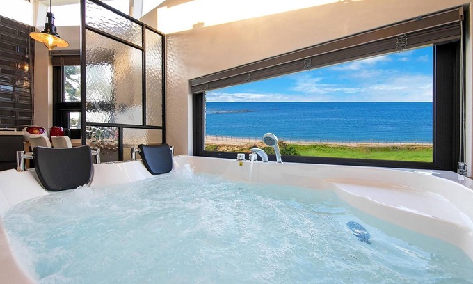 Toseong House | Gosung Christmas Pension