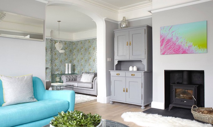 Ryde Ski Chalet | Gothic Cottage Hot Tub Fire Pit Pizza Oven Gas Bbq