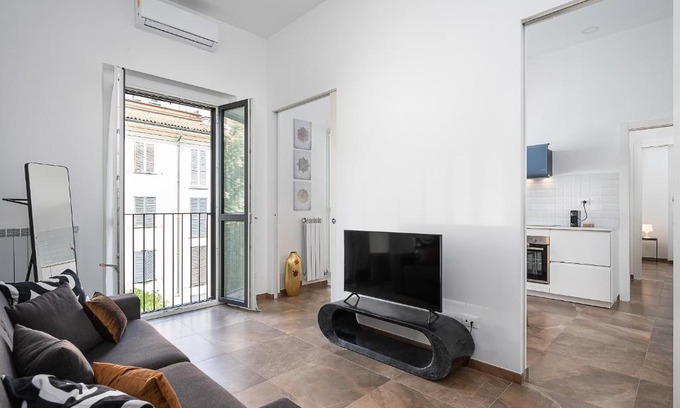 Porta Romana Apartment | Gottardo Apt (Corso San Gottardo/Navigli)