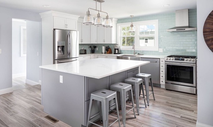 Narragansett House | Gourmet Kitchen, Air Conditioning, Walk to Beach
