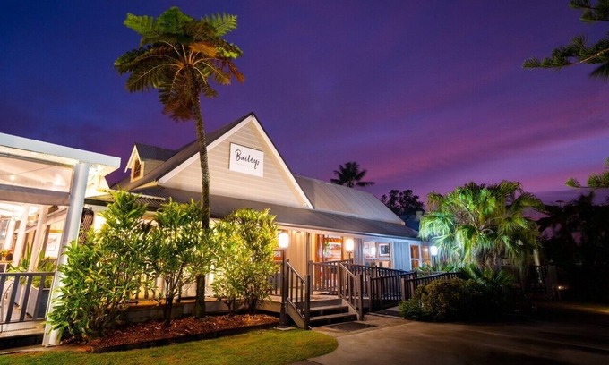 Burnt Pine Hotel | Governor's Lodge
