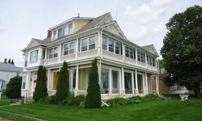 Nelson Miramichi Hotel | Governor's Mansion Inn