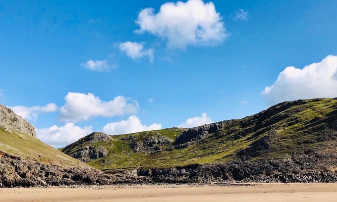 Crynant House | Gower Rhossili sleeps 12. Seaside, holiday home with large garden.