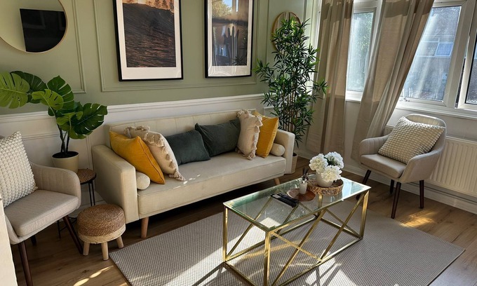 Thamesmead Apartment | Grace House - 15 Minutes To Central London