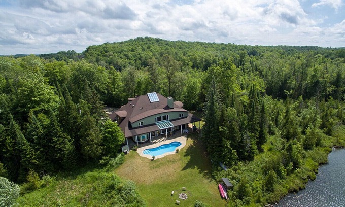 Chatsworth House | Grace House - an elegant retreat on a private lake. Swimming pool. Five bedrooms