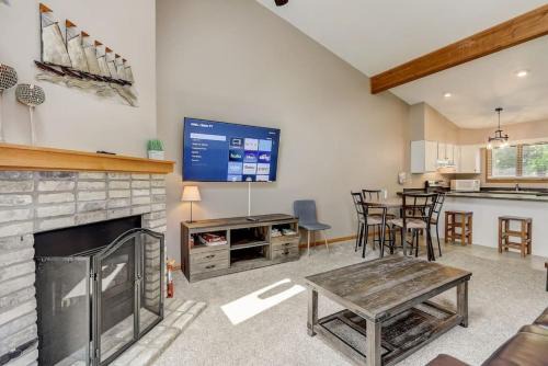 Lake Delton House | Grace Jo Vacation Home at Tamarack Highland 5