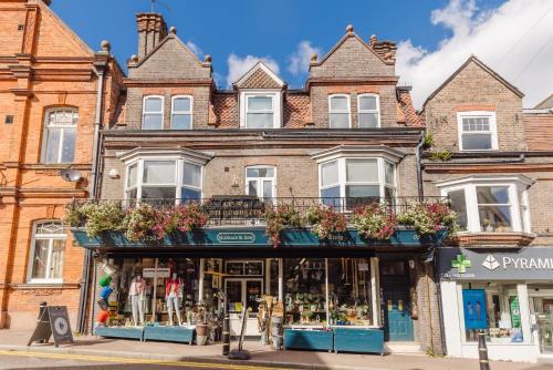 Tring Apartment | Grace's Guesthouse 68b