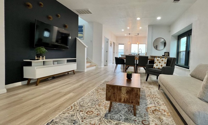 Austin House | Graceful Casita