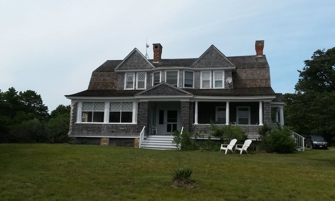 Edgartown House | Gracious Victorian On Chappy