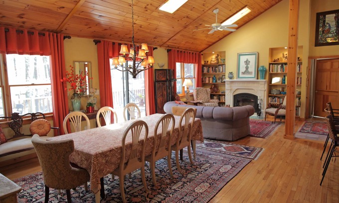 Woodstock House | Gracious Woodstock Retreat -Walking Distance to Town