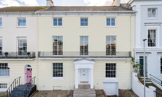 Westleigh House | Grade 2 Georgian Townhouse