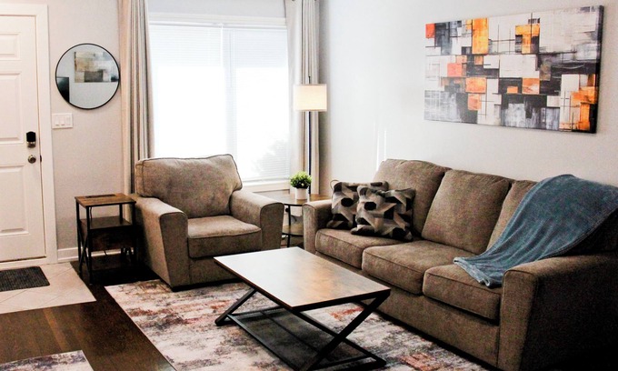 Burbank House | Grade A Working Class Safe Neighborhood 3BR up to 6 guests. Updated & Best Price