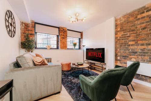 The Westside Apartment | Grade II Stunning City Living, City centre, Fast WiFi, Families, Contractors