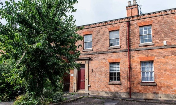 Derby House | 🔆Grade2 listed home w/garden +parking in ♥️ city