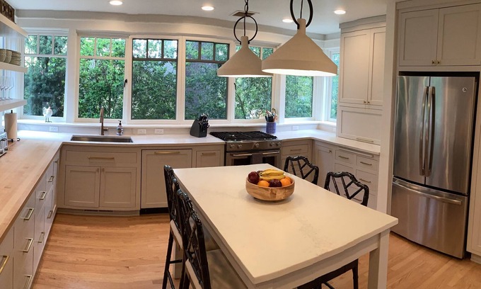 Amazon House | GRADUATION '26 SLEEPS 9! Luxury Home, 3-5 min walk to Campus and Hayward Field