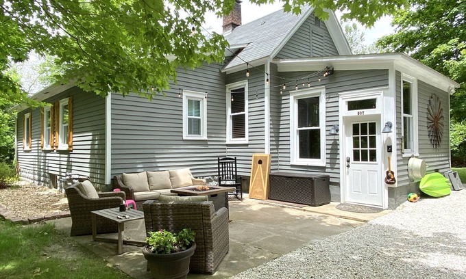 Grafton Cabin | Grafton Getaway-Cabin on 2 wooded acres just 1/2 mile from Main Street