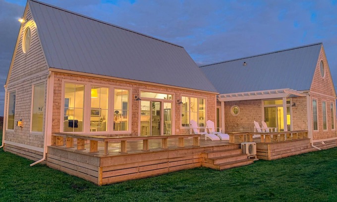 Sea View House | Graham's Reef - NEW, Ocean views, 2min walk to beautiful beach, AC