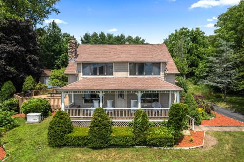 East Hampton House | Grammy's Famous Lake House Retreat