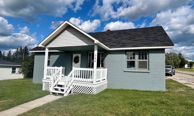 Hillman House | Gram’s House is a Village of Hillman home with Emerick Park views!
