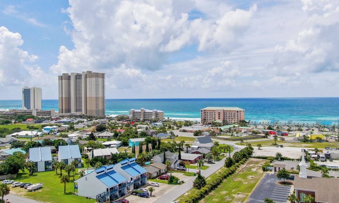 El Centro Beach Condo | Granada Getaway Ground floor PETS AOK