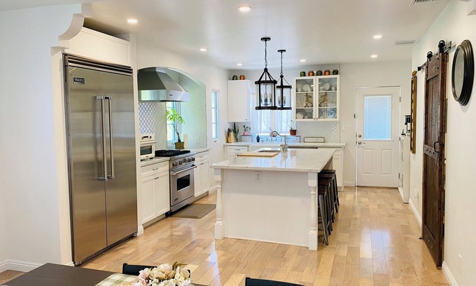 Granada Hills South Villa | Granada Villas for large groups Los Angeles