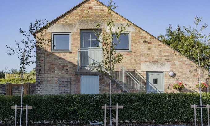 Brimpsfield Cottage | Granary at Hunt Court - sleeps 4 guests in 2 bedrooms