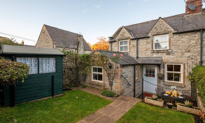 Great Longstone House | Granary Cottage - Two Bedroom House, Sleeps 4