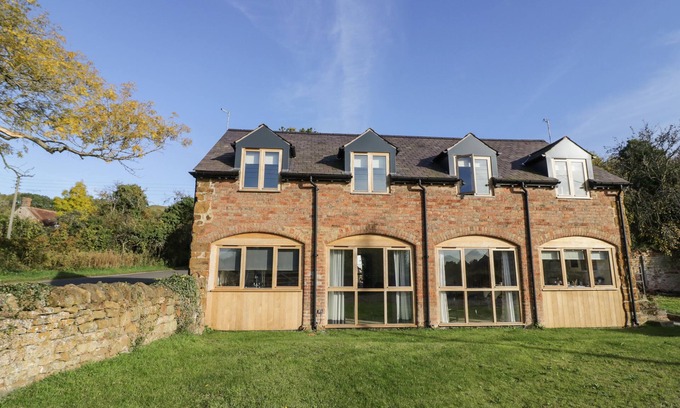 Northend Cottage | GRANARY COTTAGE, pet friendly, character holiday cottage in Gaydon