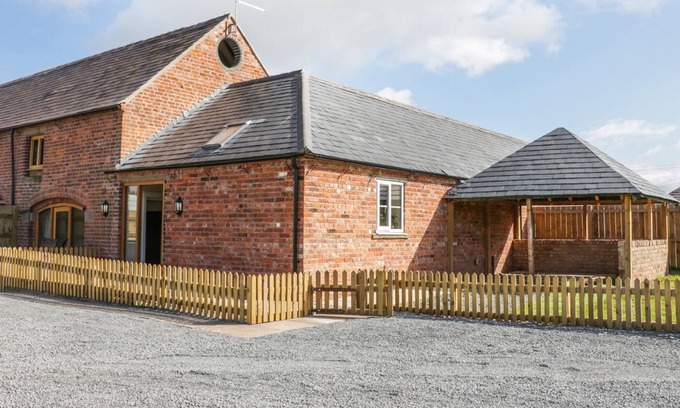 Stoney Stretton House | GRANARY COTTAGE, pet friendly, character holiday cottage in Westbury