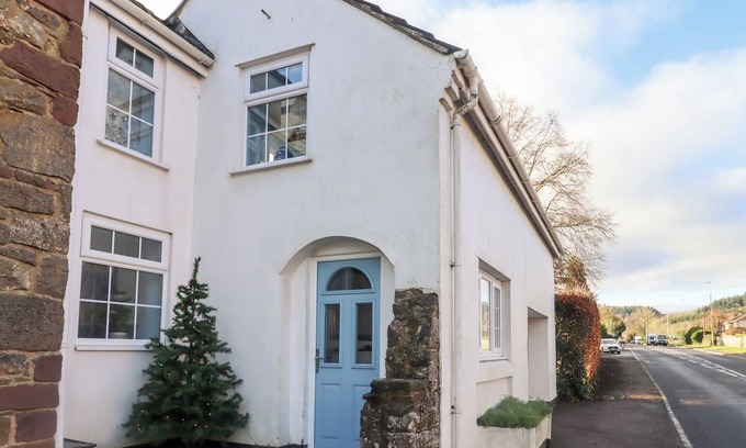 Huntley Cottage | GRANARY STUDIO, romantic, character holiday cottage in Newent