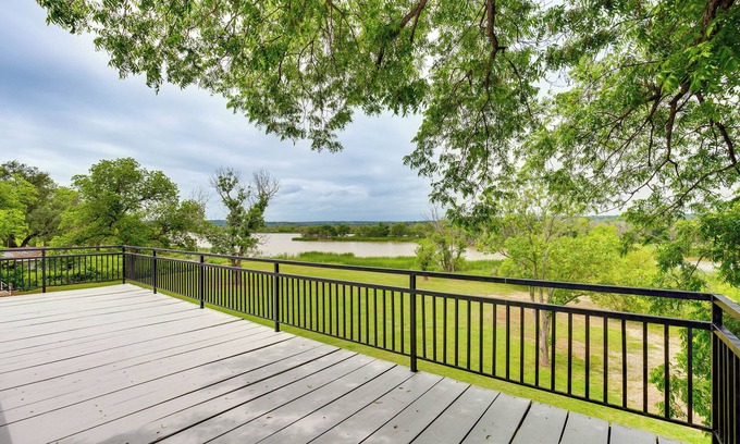 Dennis House | Granbury Home w/Lake Views ~ 6 Mi to Boat Launch!