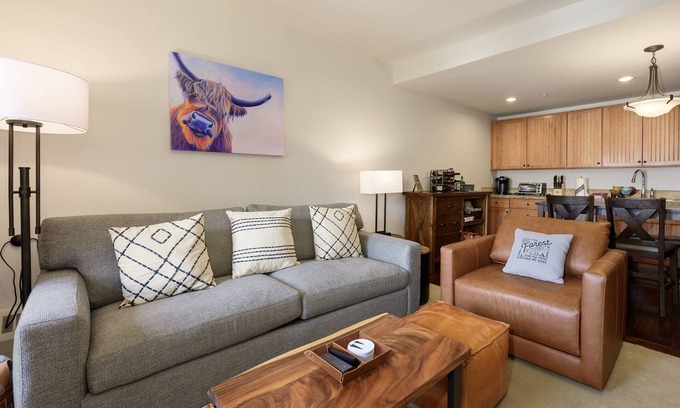 Silvercreek Condo | Granby Ranch Haven: Outdoor Pool & Biking Fun