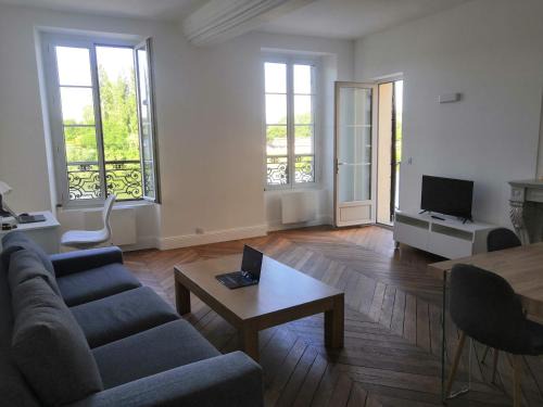 Mantes-la-Jolie Apartment | Grand 2P Terrasse bord de seine