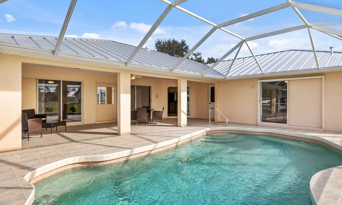 Deep Creek House | Grand 3 Bedroom/3 Bathroom - Pool home - clean & comfortable