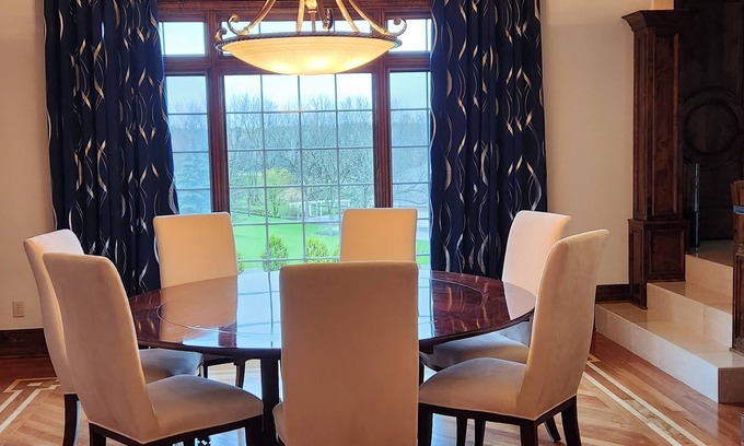 Delafield House | GRAND 6-bedroom home with resort style yard