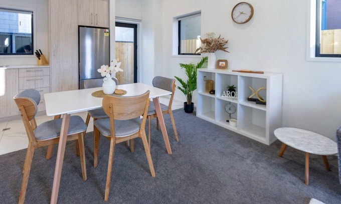 Phillipstown House | Grand 6BR Escape Steps from Christchurch’s Best