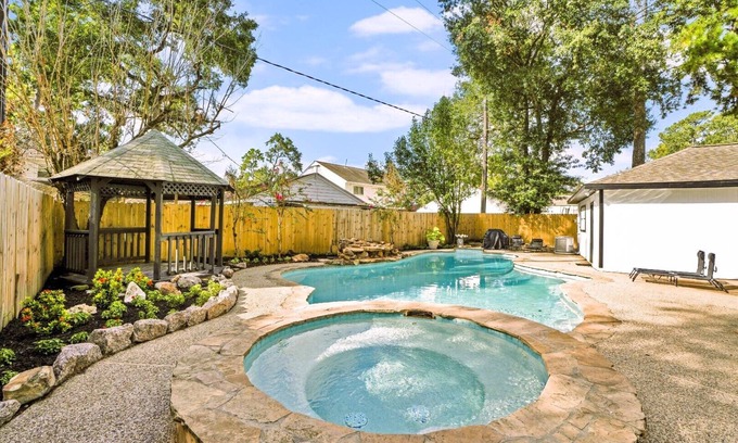 Ponderosa Forest House | Grand 7-Bedroom Villa w Pool 25 Mins Downtown SC2