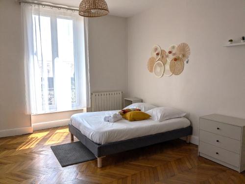 Nevers Apartment | Grand appartement lumieux avec parquet