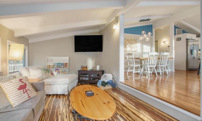 Grand Beach House | Grand Beach Belle