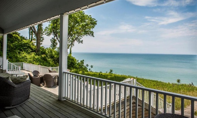 Grand Beach House | Grand Beach Lakefront